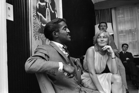 Sammy Davis Jnr. with fiancee actress May Britt.
6th June 1960.
1960-881.