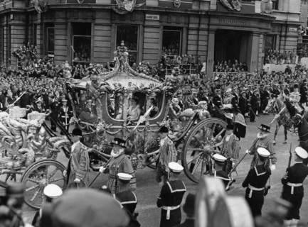Coronation Procession of Queen Elizabeth II 2nd June 1953