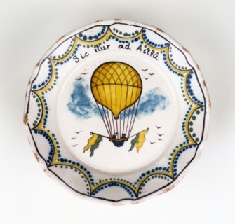 Assiette décorée d'un ballon