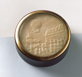 Box commemorating the first human flight by balloon