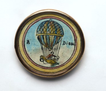 Bouton décoré du ballon de Charles et Robert