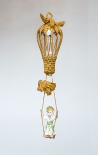 Electric lightbulb representing a hot-air balloon.