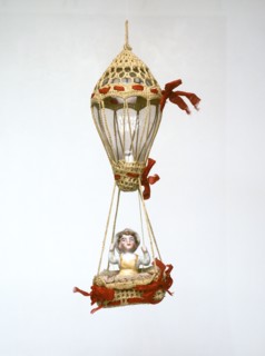 Electric lightbulb representing a hot-air balloon
