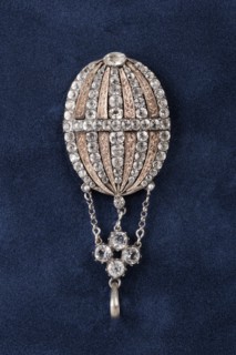 Chatelaine en diamant d'Alençon