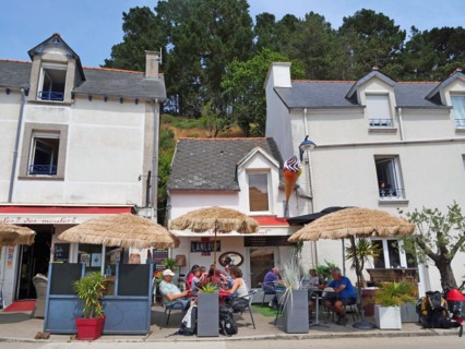 Along the hiking trail 34 in Brittany