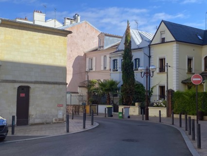 France - Property - Suburbs