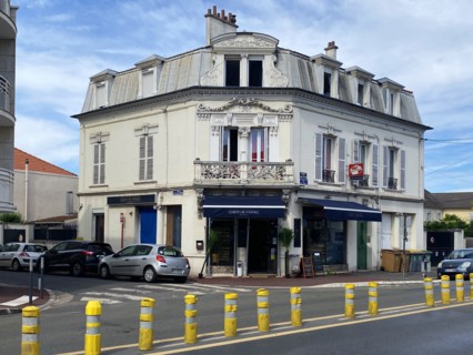France - Property - Suburbs