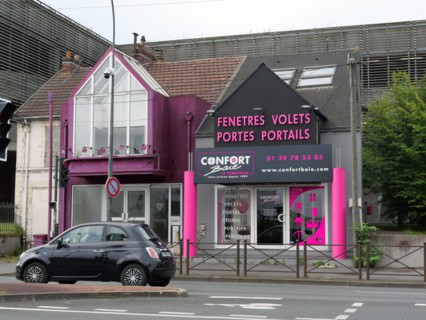 France - Suburb - Shopping area