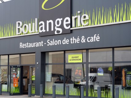 France - Suburb - Shopping area