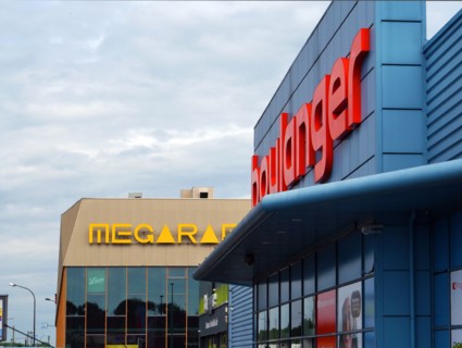 France - Suburb - Shopping area