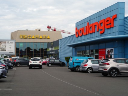 France - Banlieue - Zone commerciale