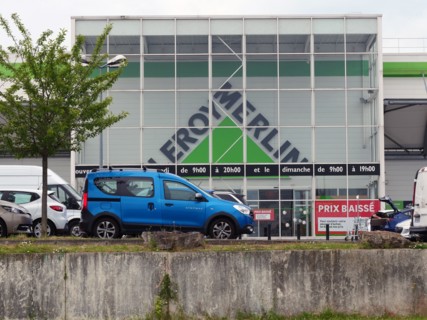 France - Banlieue - Zone commerciale