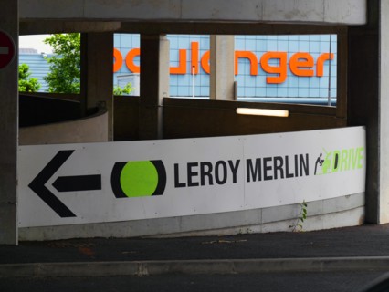 France - Banlieue - Zone commerciale