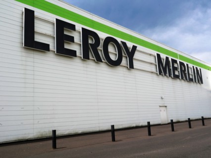 France - Suburb - Shopping area