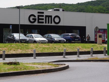 France - Suburb - Shopping area