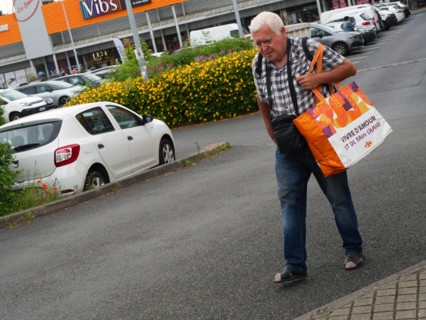 France - Suburb - Shopping area