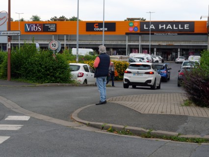 France - Suburb - Shopping area