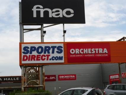 France - Suburb - Shopping area