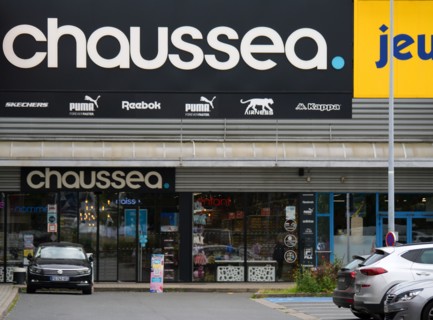 France - Suburb - Shopping area
