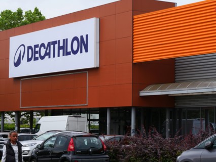France - Suburb - Shopping area