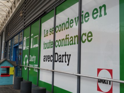 France - Suburb - Shopping area