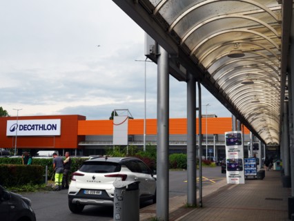 France - Suburb - Shopping area