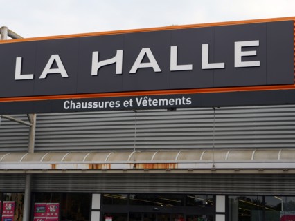 France - Suburb - Shopping area