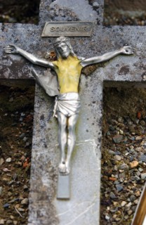 Tombe dans un cimetière dans un village du Sud-Ouest de la France
