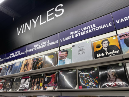 FRANCE - COMMERCE - MUSIQUE