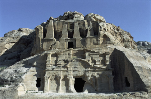 Le Tombeau des Obélisques à Petra en Jordanie