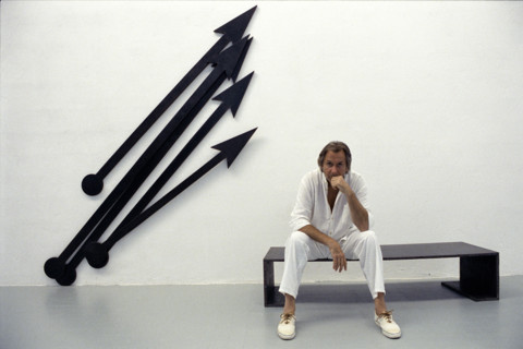 Le sculpteur Bernar Venet, août 2003