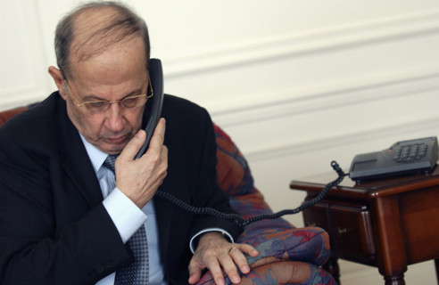Le général libanais Michel Aoun à Paris, avril 2004