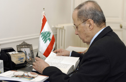 Le général libanais Michel Aoun à Paris, avril 2004