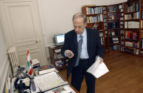 Le général libanais Michel Aoun à Paris, avril 2004