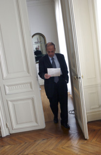 Le général libanais Michel Aoun à Paris, avril 2004