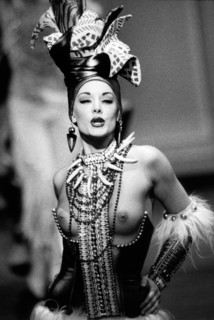 Le Lido de Paris: A one year of Bonheur