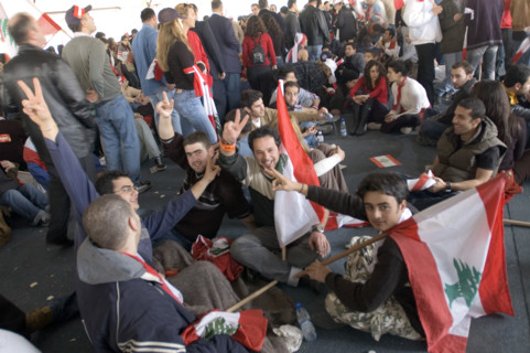 Lebanon celebrates collapse of Karami goverment