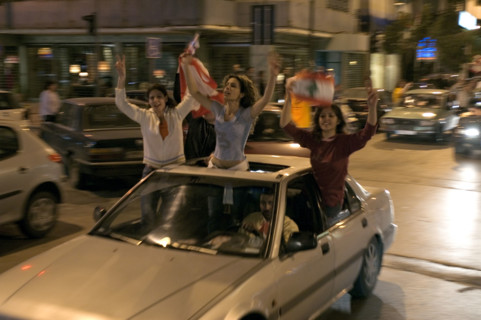 Lebanon celebrates collapse of Karami goverment