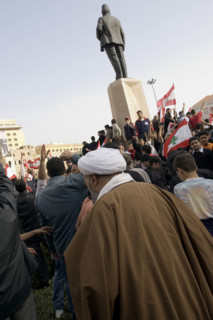Vast crowd in Beirut backs a role for Syria