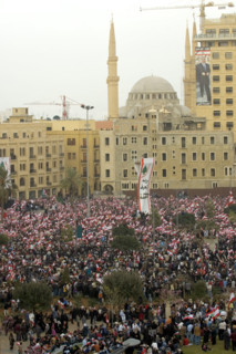Vast crowd in Beirut backs a role for Syria