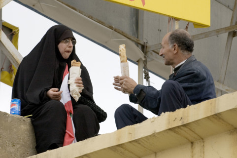 Vast crowd in Beirut backs a role for Syria