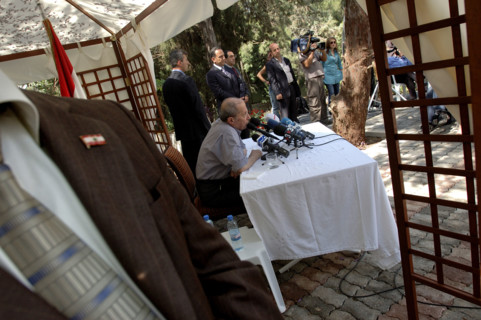 Le général Michel Aoun chez lui au Liban, mai 2005