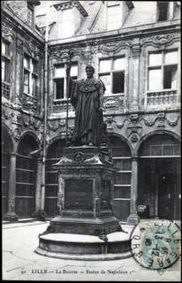 La Bourse et la statue de Napoléon 1er à Lille.