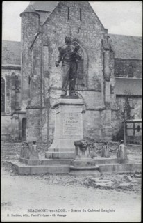 Statue of Colonel Langlois in Beaumont-en-Auge.