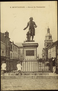 Statue of Antoine-Auguste Parmentier in Montdidier.
