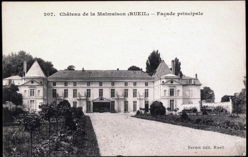 Château de la Malmaison : façade principale,