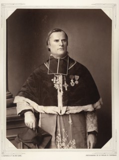 L'abbé Laine, Vicaire général de la Grande Aumônerie, aumônier en chef de l'armée.