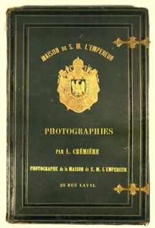 Couverture d'un portfolio de photographies de Léon Crémière, photographe de la maison de sa majesté l'empereur.