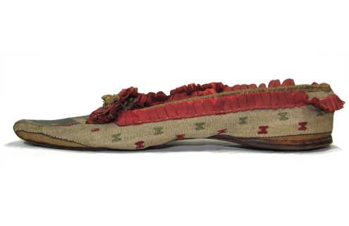 Paire de souliers attribués à l'impératrice Joséphine (profil)