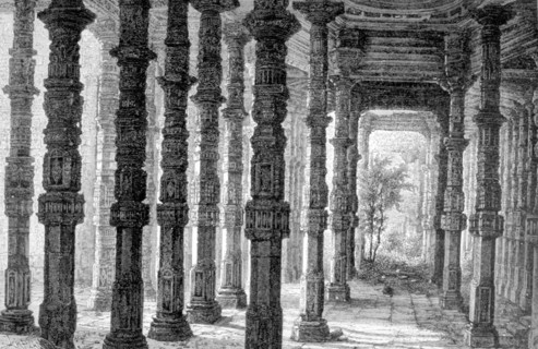 Intérieur de l'Araï-Din-Ka-Jhopra, à Ajmir
